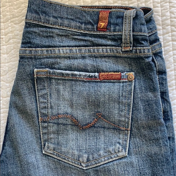 🎉 BOGO 2/$12  7 for All Mankind Cropped Jeans - Picture 2 of 9